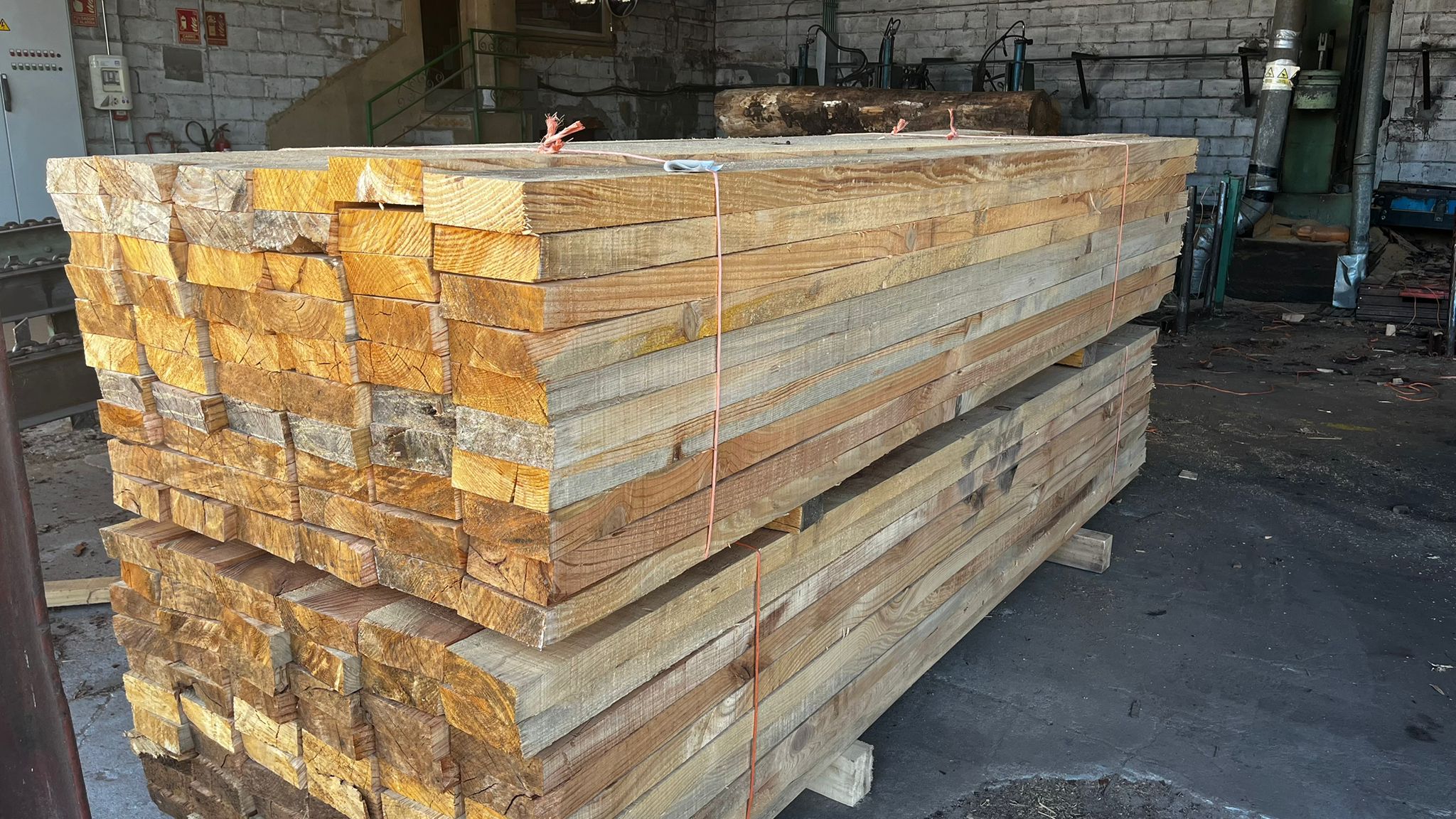 Tablas y tablones de pino