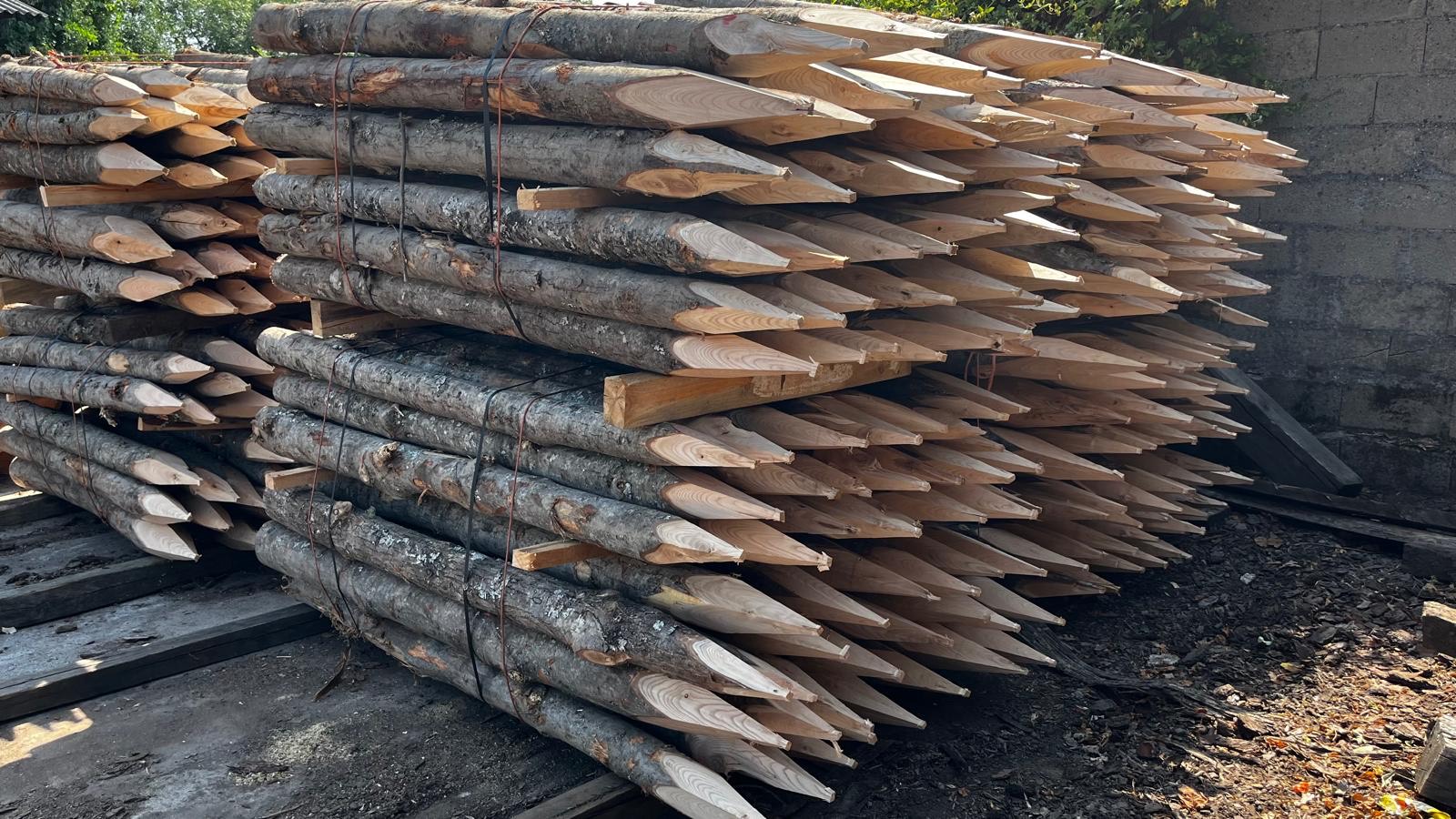 Estacas de madera de castaño
